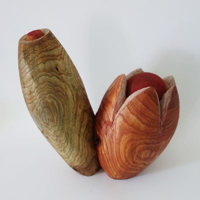 Holzskulptur, farbig lasiert